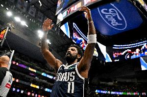 达拉蒂·梅:欧文是NBA对抗最强硬的球员之一他用胸膛顶住防守人 达拉蒂·梅:欧文是NBA对抗最强硬的球员之一他用胸膛顶住防守人